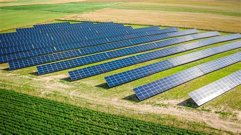 Combien rapporte (vraiment) 1 hectare de panneaux solaires.